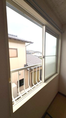 メゾンヤバラのその他|和室の窓です。