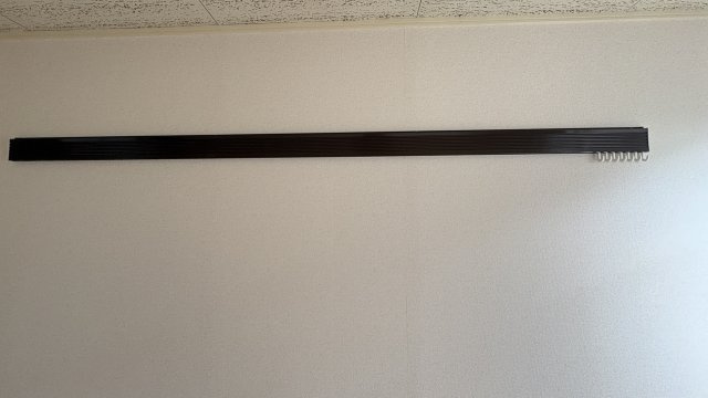 メゾンヤバラの設備|ピクチャーレールがついているので穴を開けずにカレンダーや時計などかけることができます。