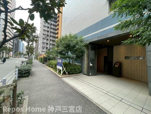 レジディア三宮東のエントランス