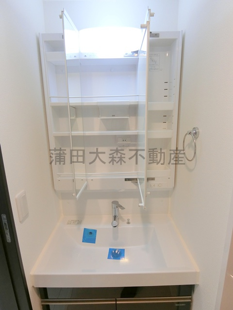 GE大田多摩川の洗面所|3面鏡の独立洗面台　洗面脱衣所
