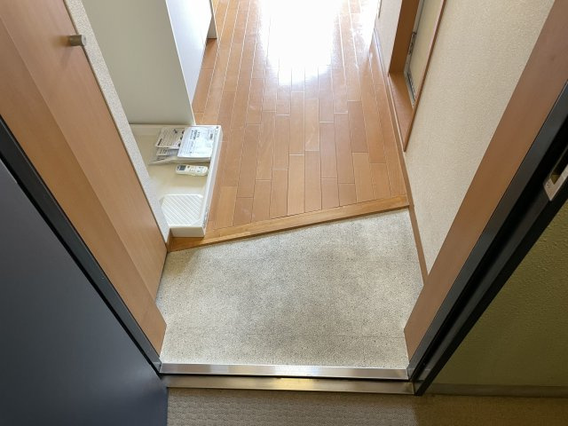 オゼキビルの玄関