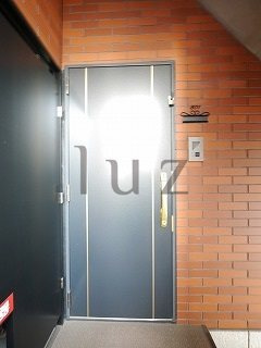 横浜市中区野毛町４丁目の賃貸マンションの玄関