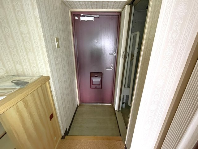 フラワーパレス白子の玄関