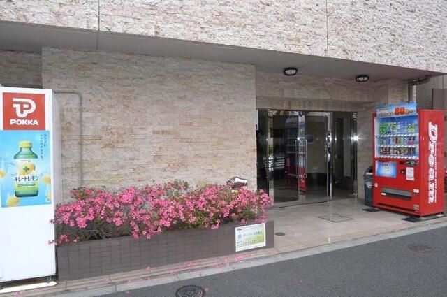 ステージファースト本駒込のエントランス