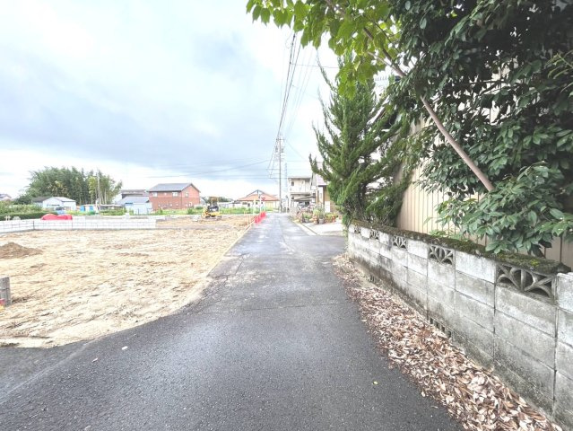 ブルーミングガーデン　一宮市浅井町東浅井　全5区画分譲の前面道路含む現地写真|「現地（202●年●月●日）撮影」　
■前面道路　
■ヤマダ不動産　株式会社リライフ