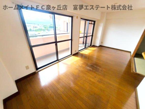 ルナピエーナ泉北の居間・リビング