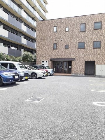 ダイヤモンド　サルーンの駐車場