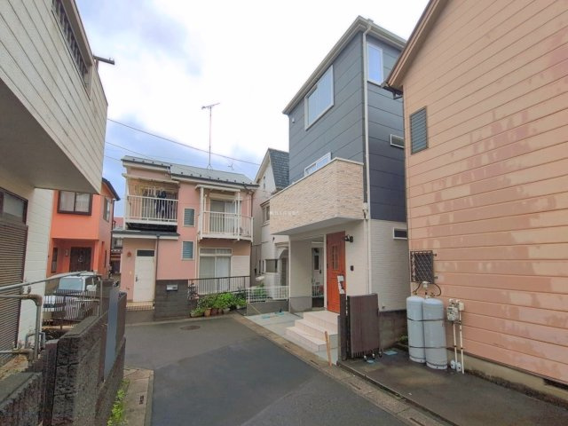 富士見市大字鶴馬の新築一戸建の前面道路含む現地写真|ショッピングやレストラン、映画館など、ご家族で一日中楽しめるららぽーと富士見が徒歩圏内！