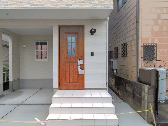 富士見市大字鶴馬の新築一戸建の玄関