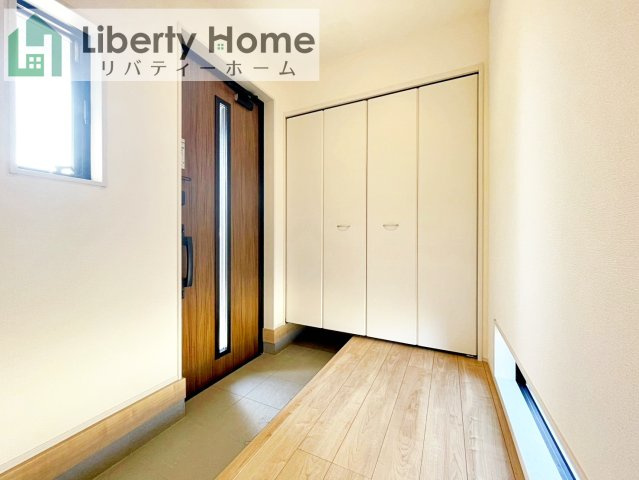 小美玉市羽刈2期　新築戸建の玄関