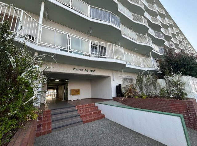 住吉カトレアマンション　中央区住吉二丁目の外観|バス停もすぐそばです！