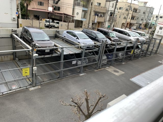 ファミールハイツ城東Ｂ棟の駐車場