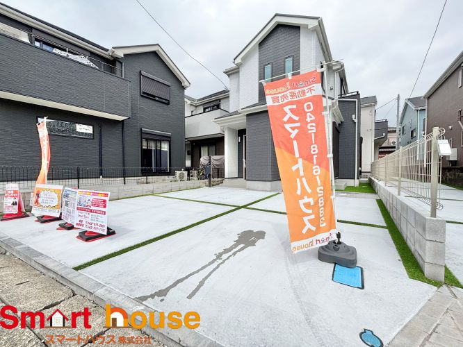 相模原市南区当麻全２棟の駐車場|お住まいの前面道路が広いと駐車が楽になり、陽当たりも遮られないので明るく居心地の良いお家になります♪