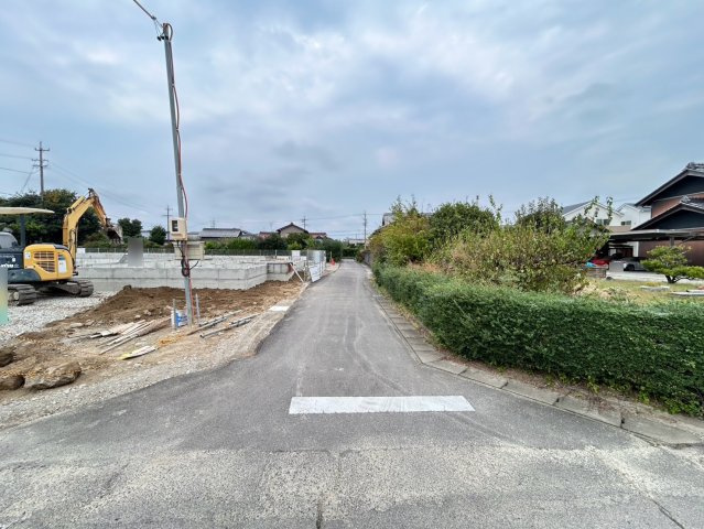 ブルーミングガーデン　一宮市浅井町東浅井　全5区画分譲の前面道路含む現地写真|「現地（202●年●月●日）撮影」　
■前面道路　
■ヤマダ不動産　株式会社リライフ
