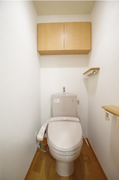 中野区丸山１丁目の賃貸マンションのトイレ