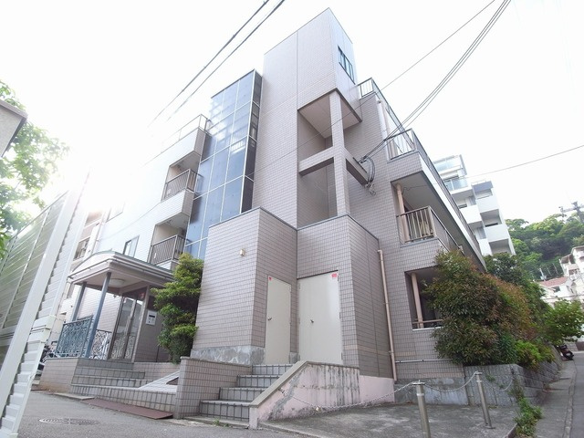 ロイヤルコート山本通の外観
