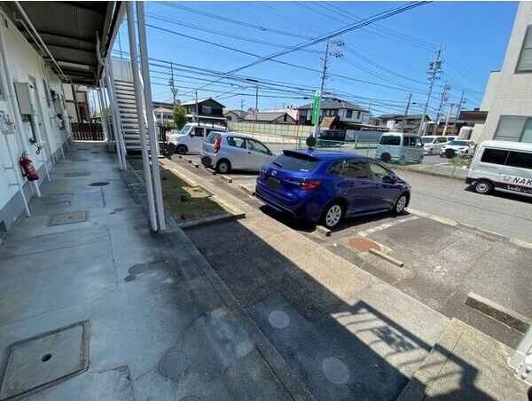タウニー柿本の駐車場