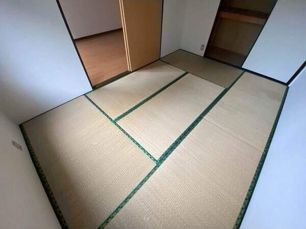 タウニー柿本の和室