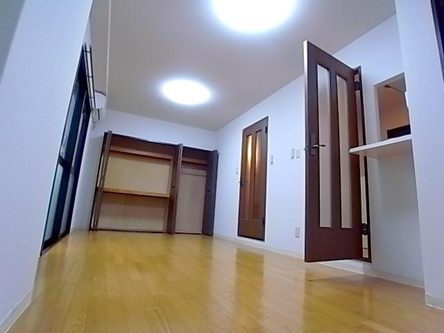 ワコーレフース本山の居間・リビング