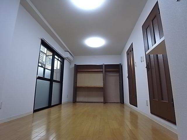 ワコーレフース本山の居間・リビング