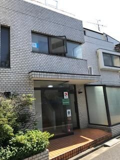 メゾンドルエラのエントランス