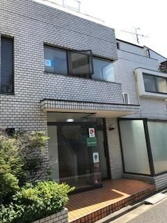 メゾンドルエラのエントランス