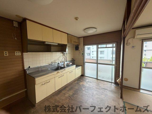 釈尊寺第一住宅第14号棟のキッチン|ダイニングキッチンです