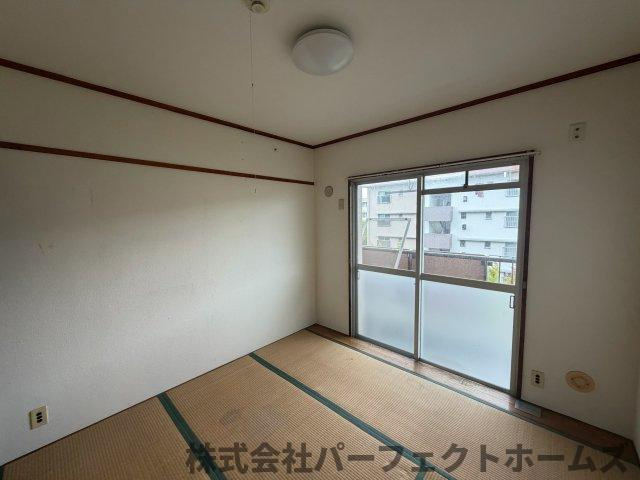 釈尊寺第一住宅第14号棟の和室|畳の上でゆっくりとくつろげる和室です