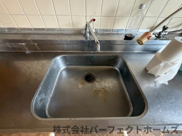 釈尊寺第一住宅第14号棟のキッチン|コンパクトなキッチンで掃除もラクラク