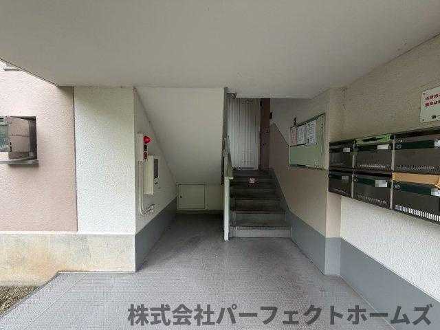 釈尊寺第一住宅第14号棟のエントランス|建物の内部です
