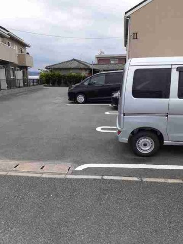アンソレイユⅡの駐車場|駐車場があるので、車を買う予定の方も安心です