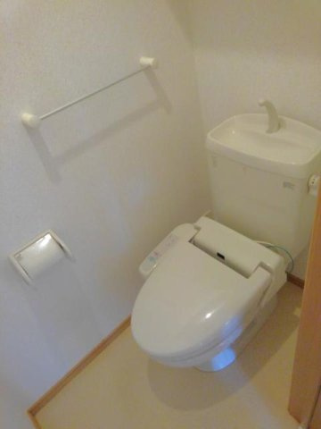 アンソレイユⅡのトイレ|落ち着いた色調のトイレです