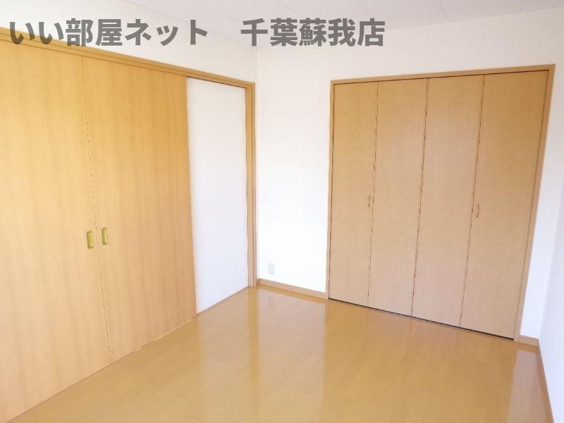 サンサーラサクラの寝室|広くて明るい寝室