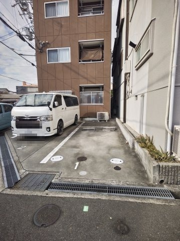 アフロディテ寝屋川の駐車場
