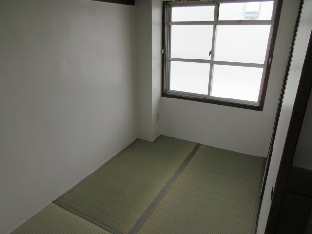 ビレッジハウス東二見の和室