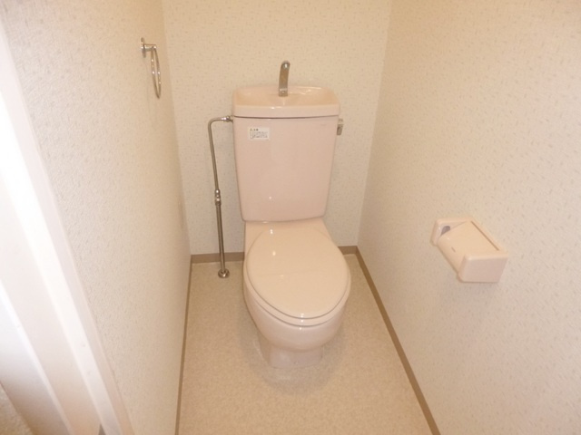ルアンベル上庭のトイレ|ゆったりしたトイレです。