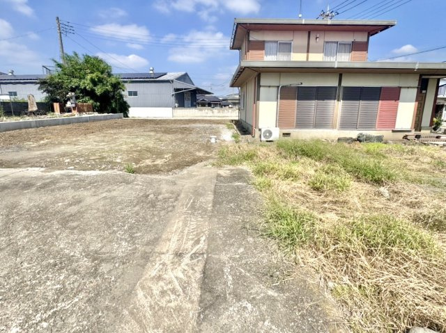 【中古戸建】足利市南大町の外観|■外観｜南側の日当たりの良いお庭は、芝生を植えて子どもやペットが走り回れるようにすると、さらに屋外で過ごす時間を楽しめます。
