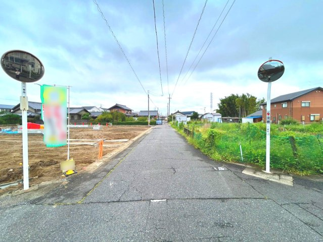 ブルーミングガーデン　一宮市浅井町東浅井　全5区画分譲の前面道路含む現地写真|「現地（202●年●月●日）撮影」　
■前面道路　
■ヤマダ不動産　株式会社リライフ