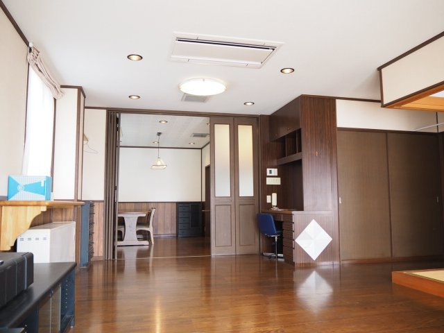 大野市泉町　屋上のあるお家の居間・リビング