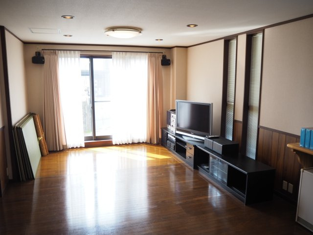 大野市泉町　屋上のあるお家の居間・リビング