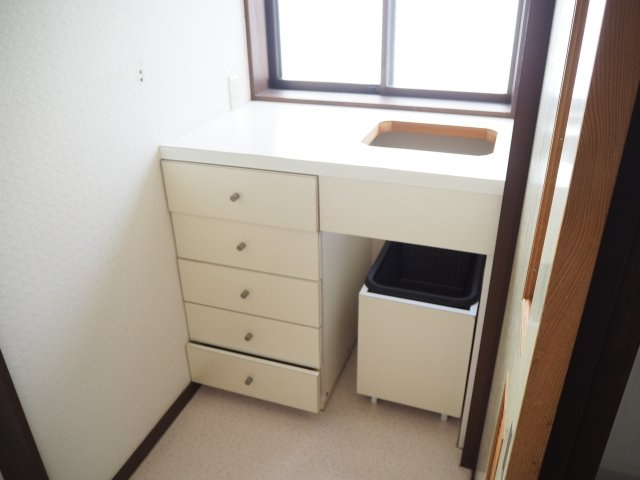 大野市泉町　屋上のあるお家の独立洗面台