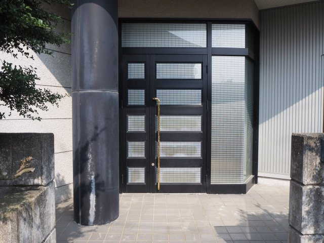 大野市泉町　屋上のあるお家の玄関