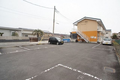 【駐車場】 | ベルメゾン | 車をお持ちの方に嬉しい駐車場付きの物件です