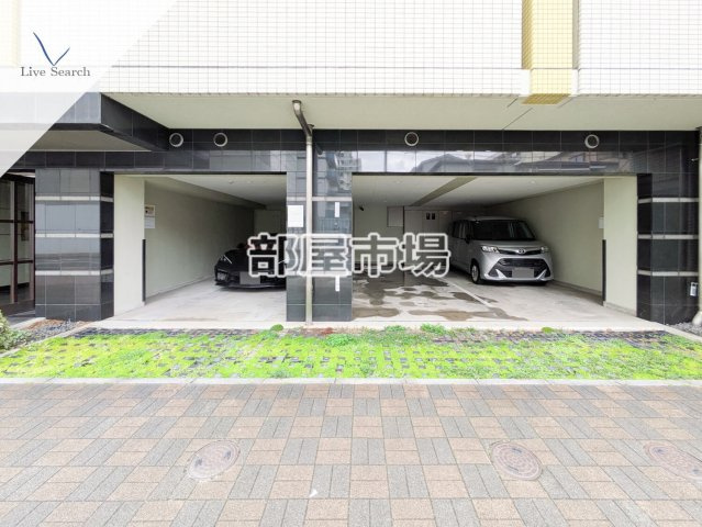 スカイコート木場ガーデンの駐車場