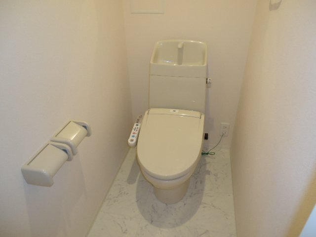 グランチェスタ悠弐番館のトイレ|シャワー付トイレ