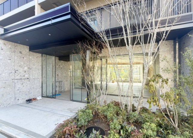 荒川区荒川５丁目の賃貸マンションのエントランス