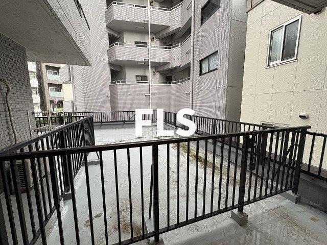 荒川区西日暮里１丁目の賃貸マンションのバルコニー