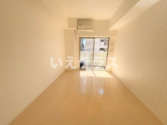 セレニテ神戸元町の居間・リビング