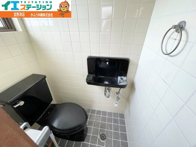 真栄原３丁目　戸建てのトイレ