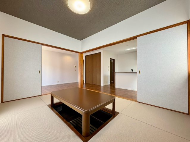 「掘りごたつ付の和室あり」高知市福井町　中古一戸建ての和室|客間やくつろぎの場として重宝する和室。掘りごたつ付きで冬も快適に過ごせます。